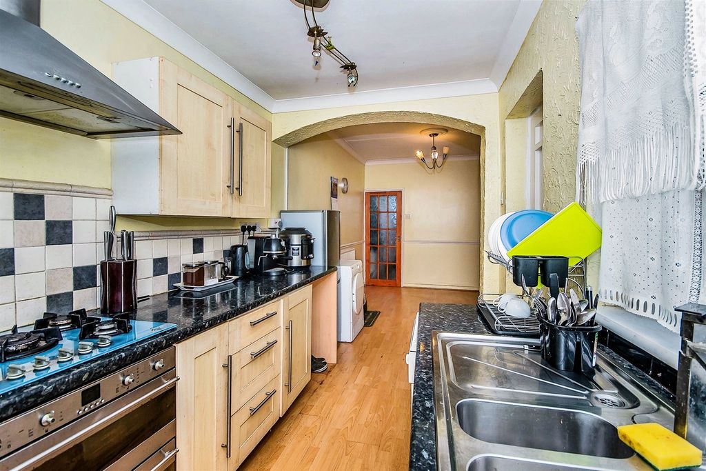 Property photo 2 of 14