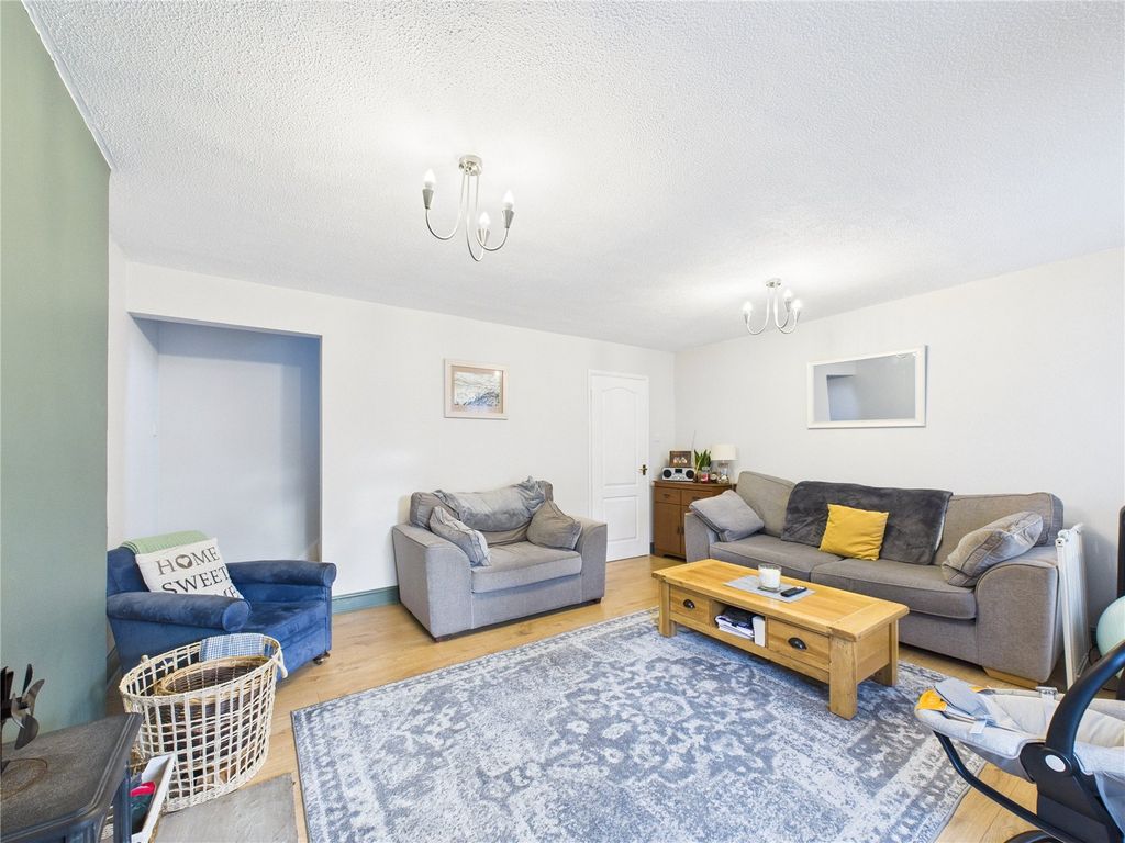 Property photo 3 of 12 3 - Picture No. 05