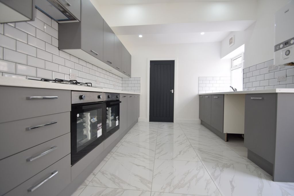 Property photo 2 of 11 Photo 6