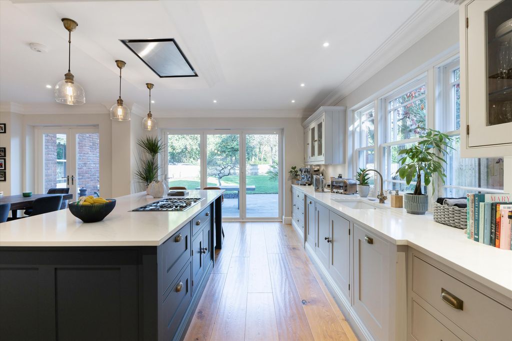 Property photo 3 of 24 Image