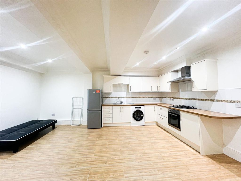 Property photo 1 of 10 Upton Heights E7