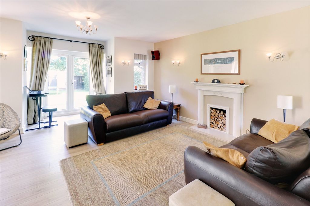 Property photo 2 of 14 Sitting Room
