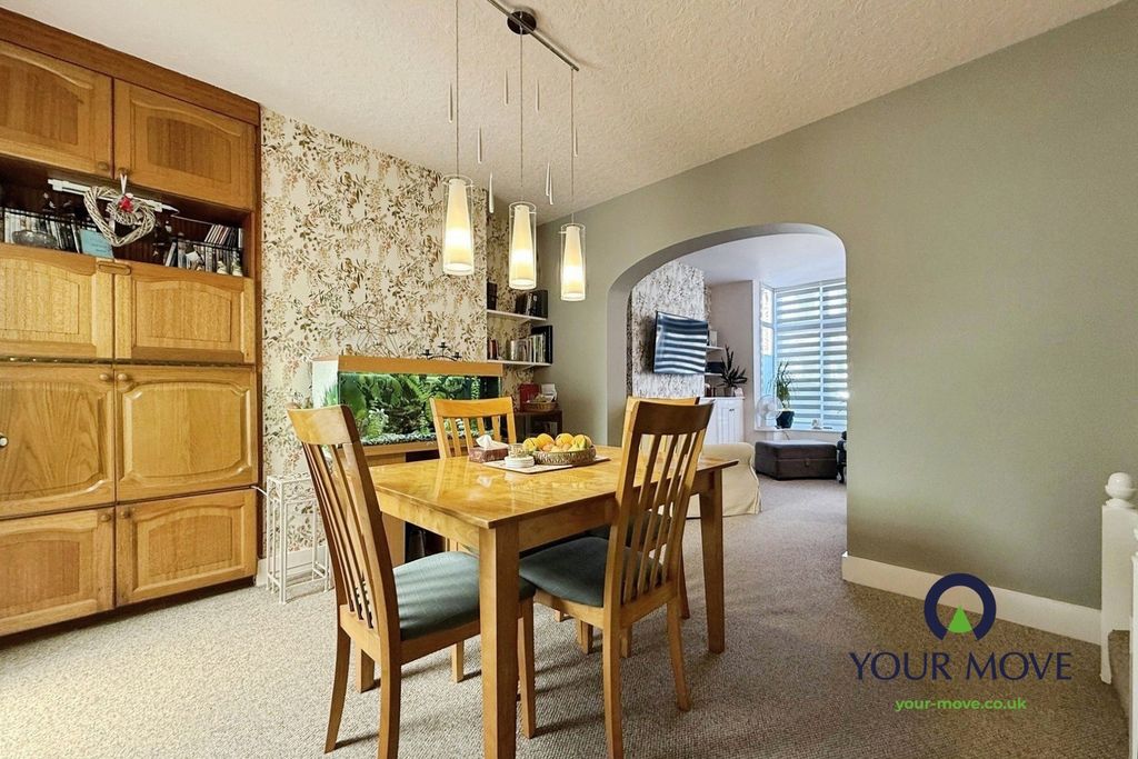 Property photo 3 of 19 Dining Room