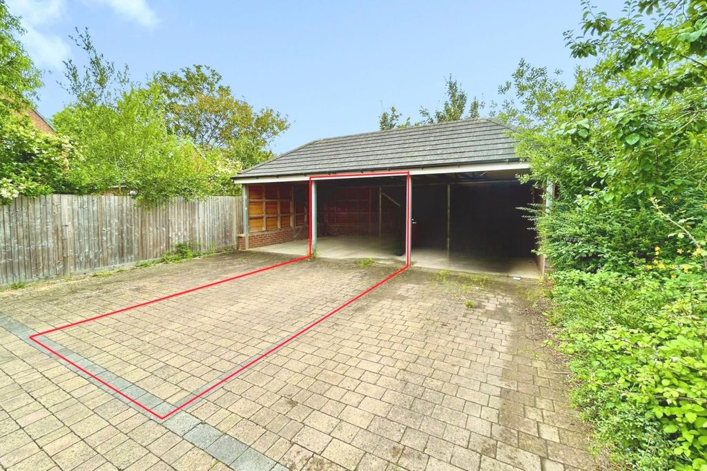 Property photo 2 of 21