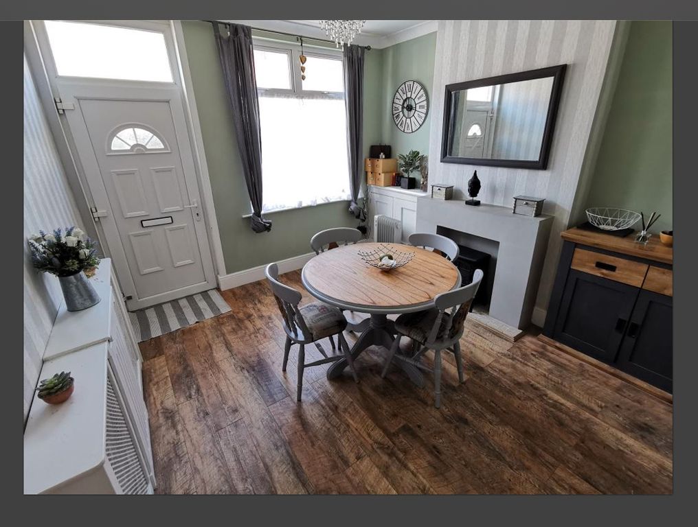 Property photo 2 of 9 Lounge