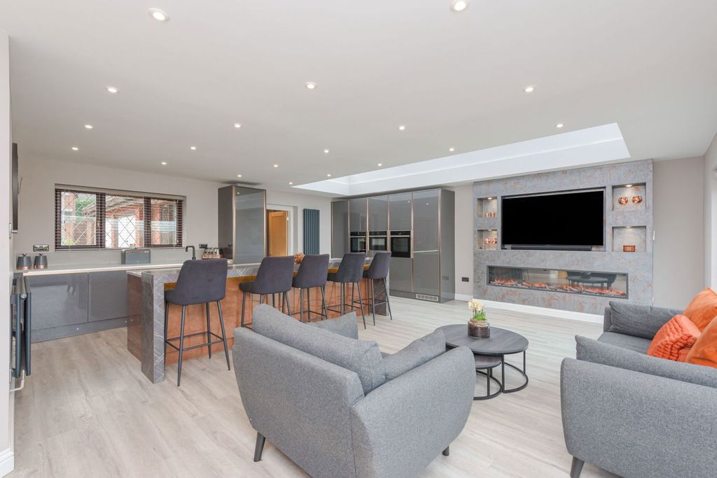 Property photo 3 of 31