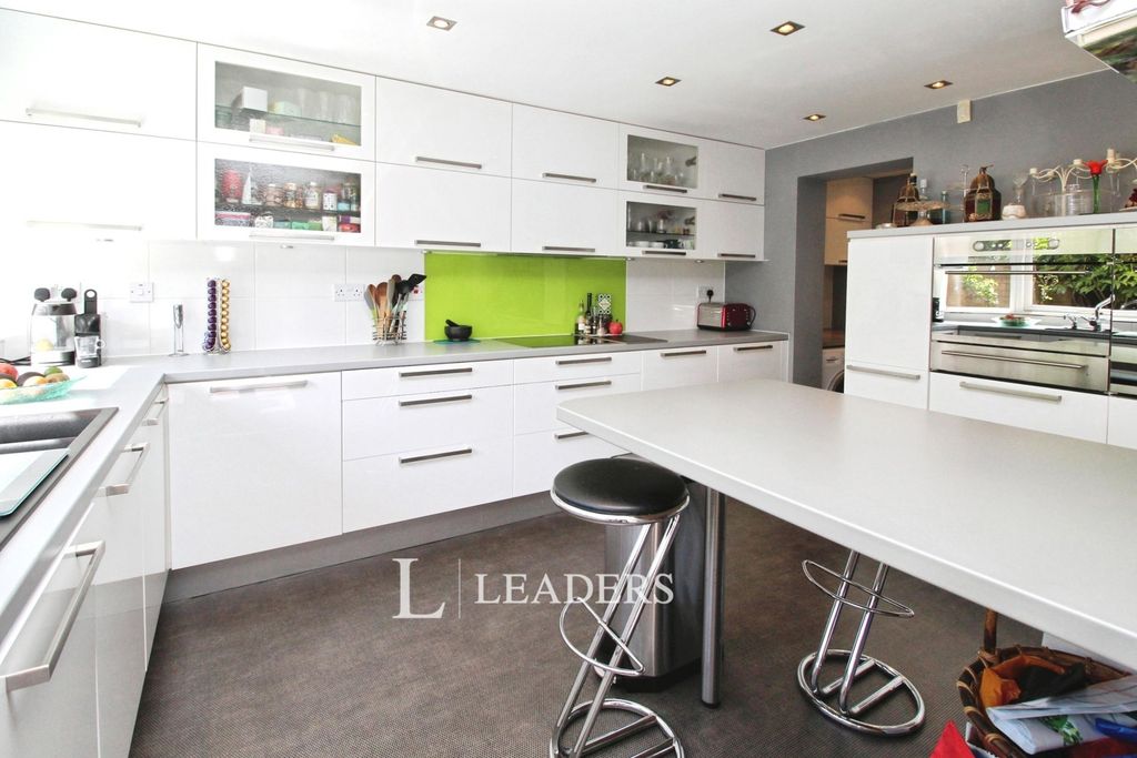 Property photo 3 of 30 Pbox-Img.Jpg