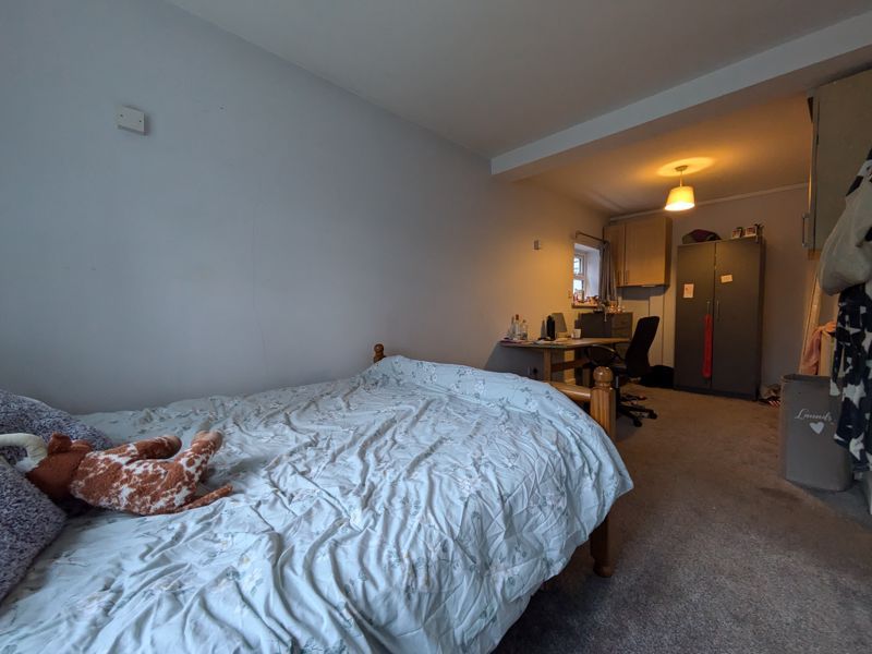 Property photo 1 of 14 Photo 9