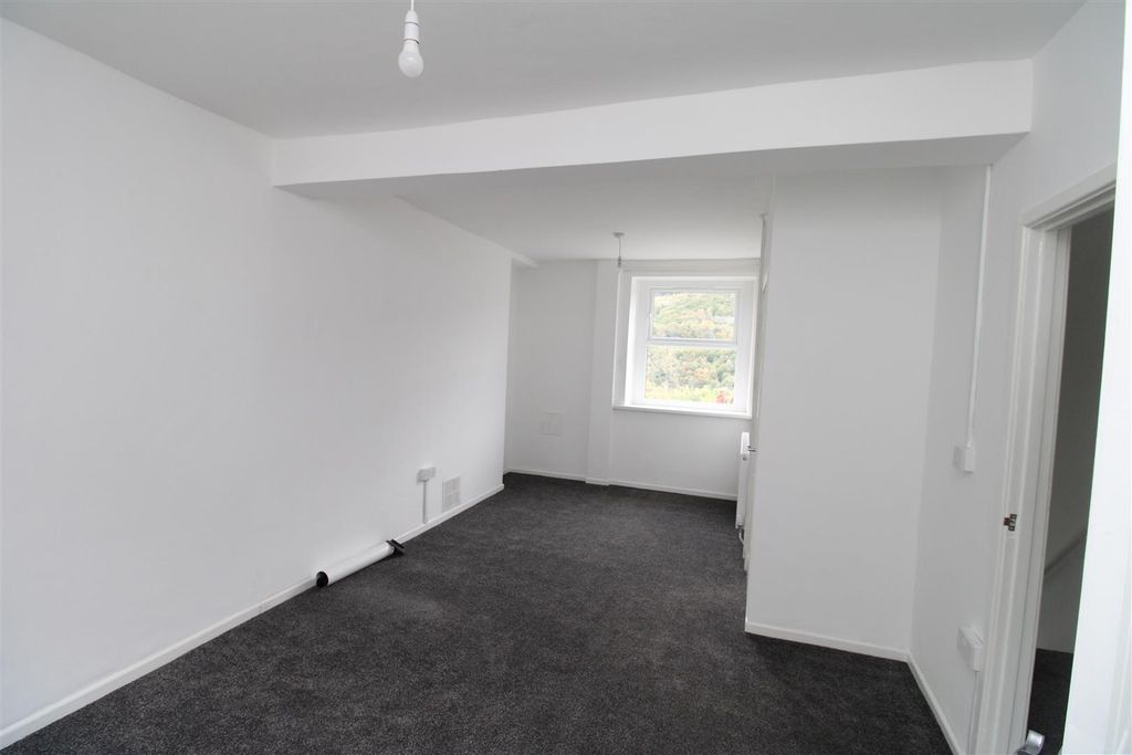 Property photo 2 of 12 Img_1723.Jpg