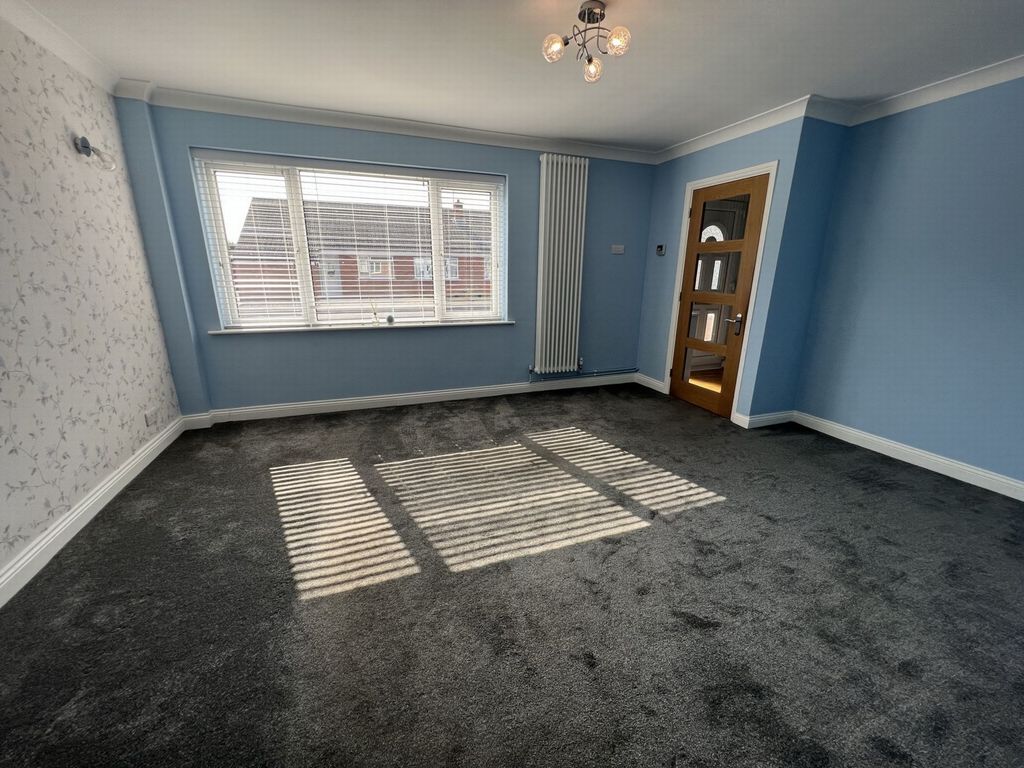 Property photo 3 of 9 Photo 6