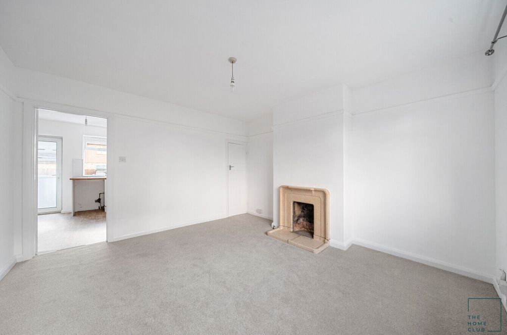 Property photo 3 of 15 95B80E05-c517-4A6d-85Ef-F09Bc74E73F7