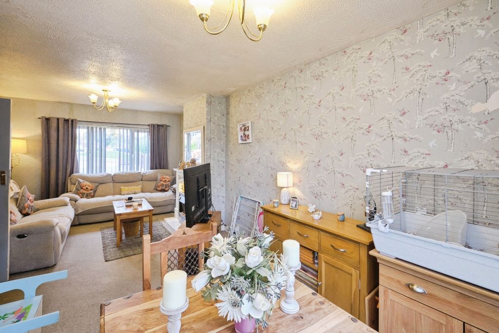 Property photo 3 of 17 Photo