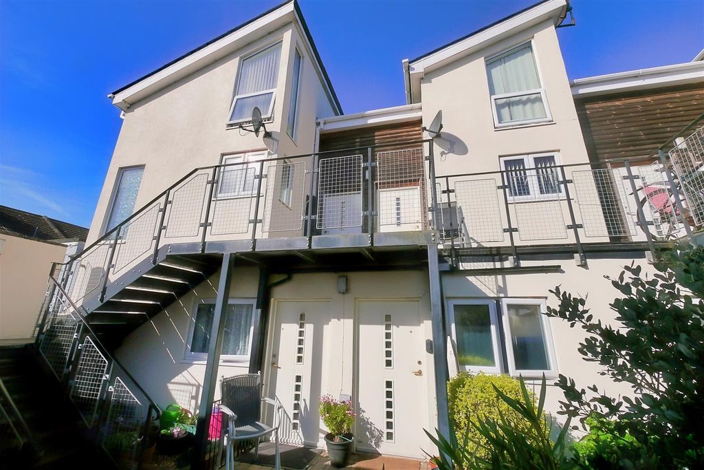 Property photo 1 of 12 Front (18).Jpg