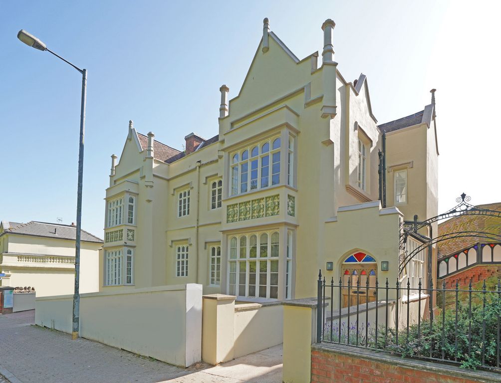 Property photo 1 of 21