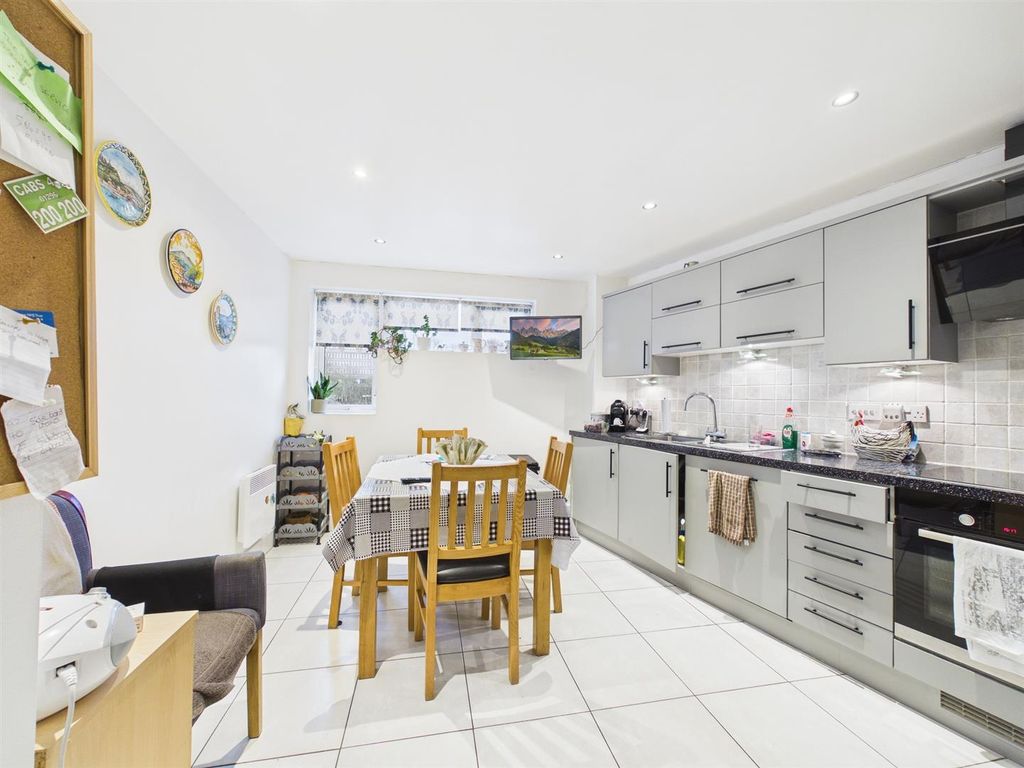 Property photo 2 of 11 Cam02435G0-Pr0149-Still004.Jpg