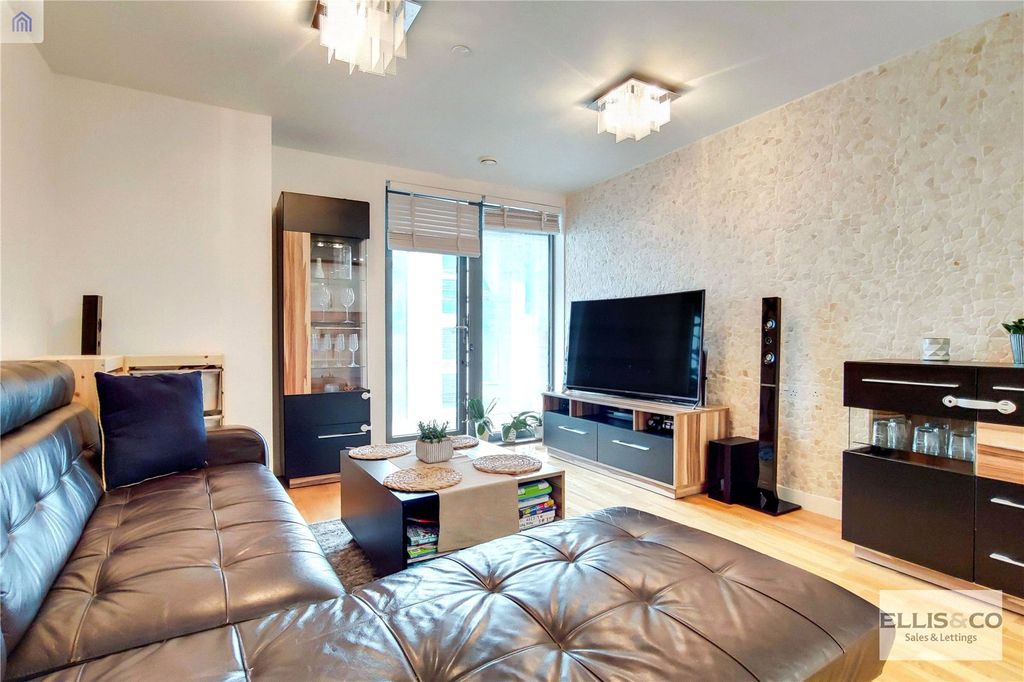 Property photo 2 of 8 Picture No. 16