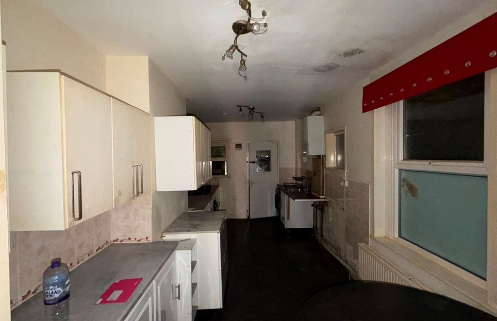Property photo 3 of 18