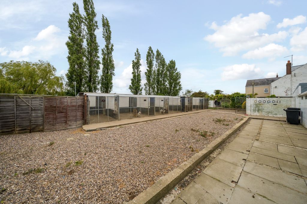 Property photo 2 of 22