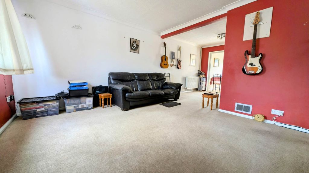 Property photo 2 of 9
