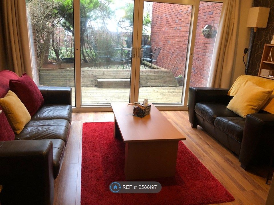 Property photo 1 of 8 Lounge With South Facing Garden