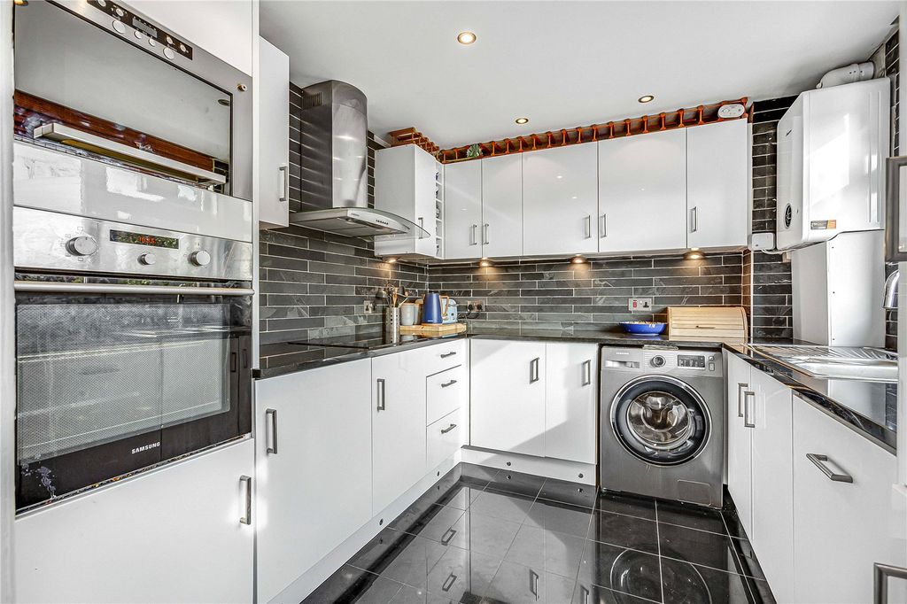 Property photo 3 of 16 Kitchen