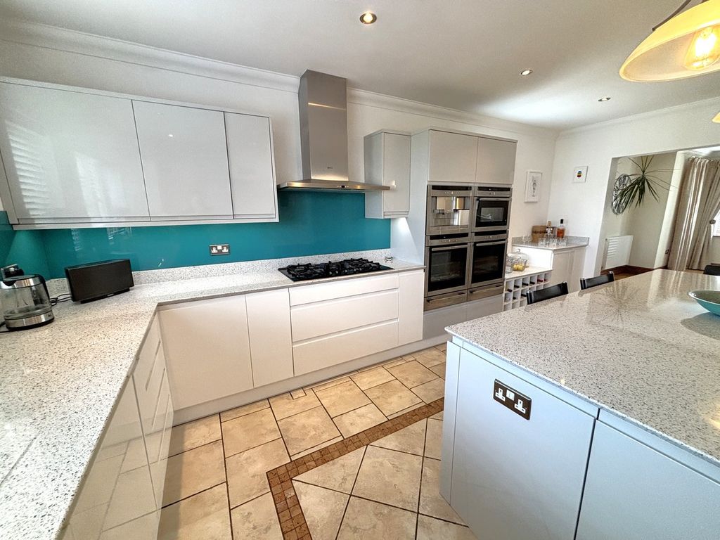 Property photo 3 of 31