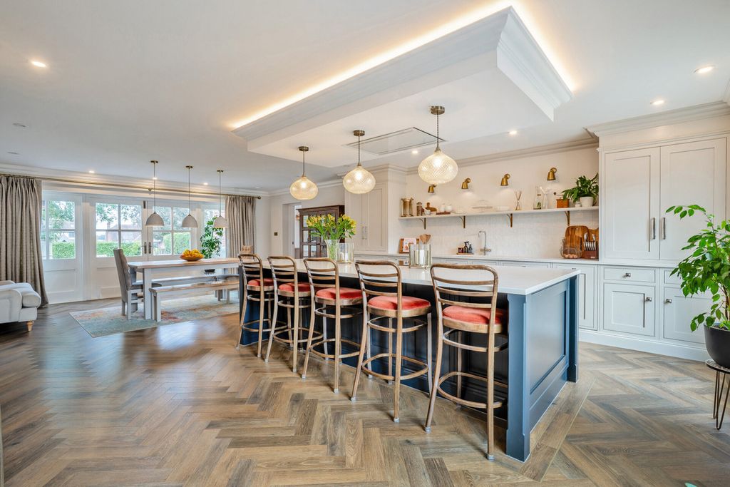 Property photo 2 of 39