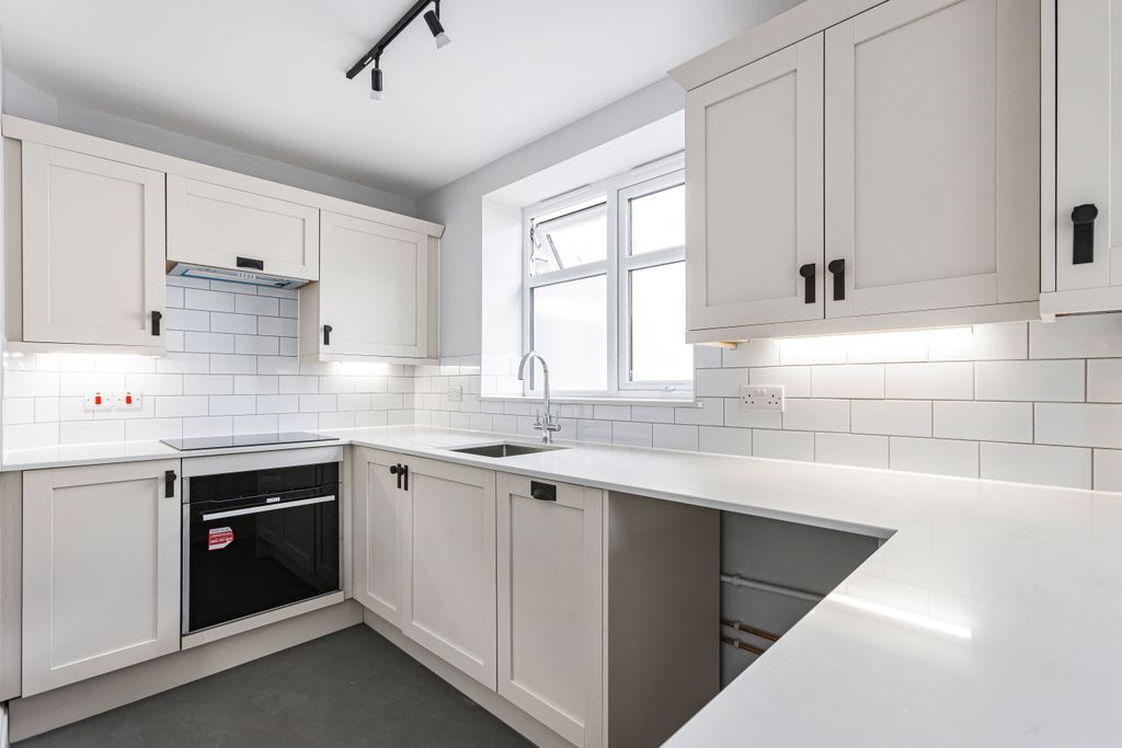 Property photo 2 of 10 1086170