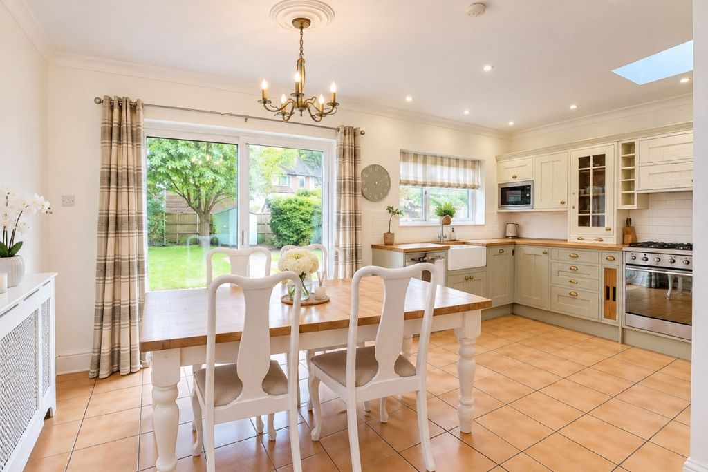 Property photo 2 of 6 Dining