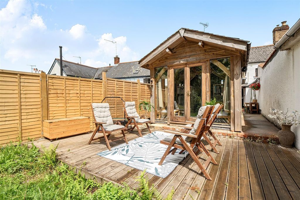 Property photo 1 of 18 Garden Studio