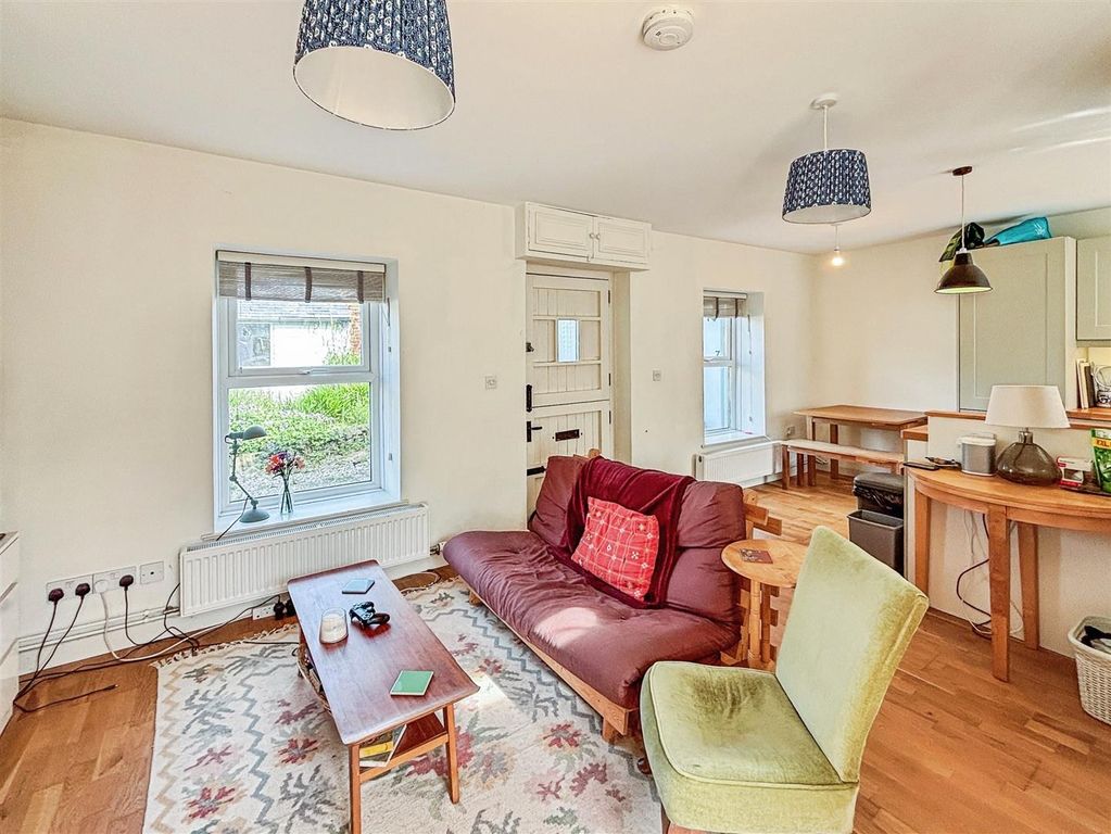 Property photo 2 of 12 Living (2).Jpg