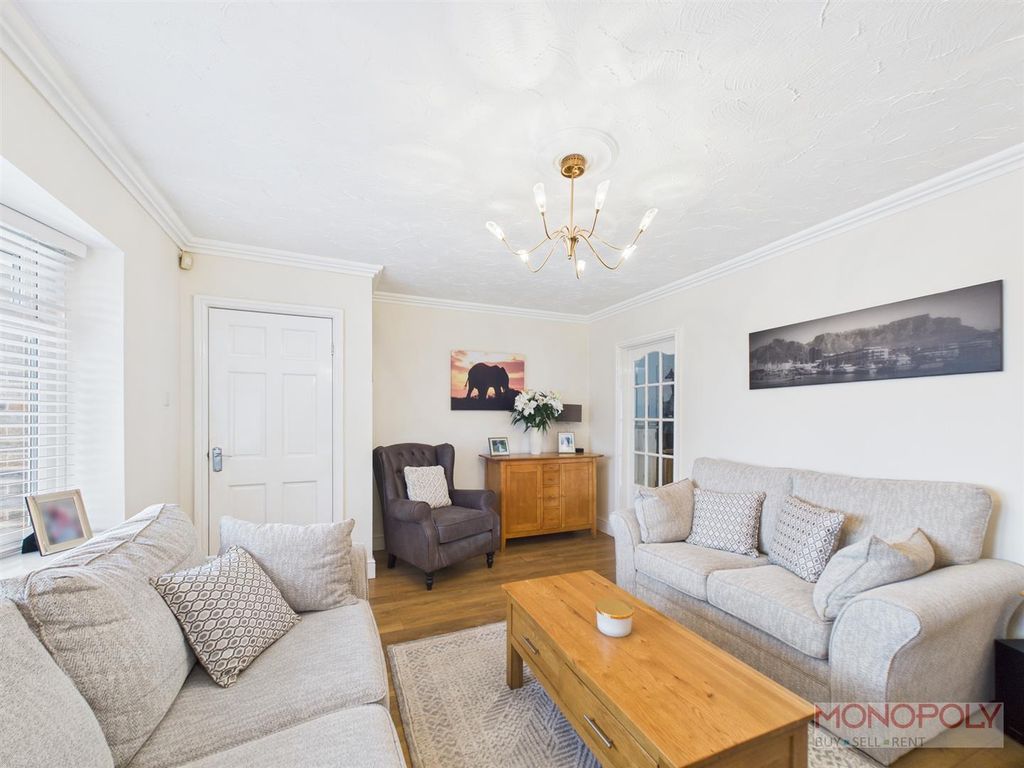 Property photo 3 of 25 Cam03815G0-Pr0377-Still017.Jpg