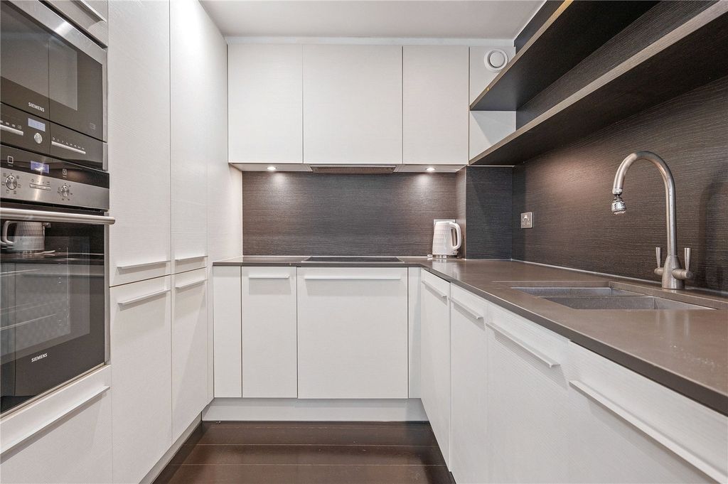 Property photo 3 of 19 Kitchen