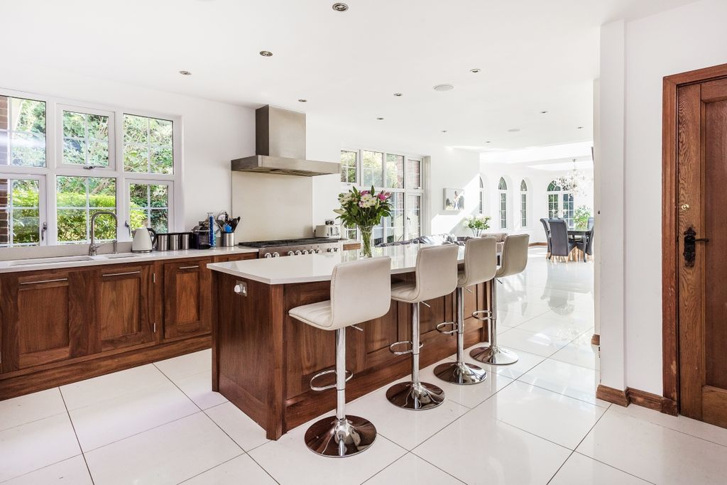 Property photo 3 of 8