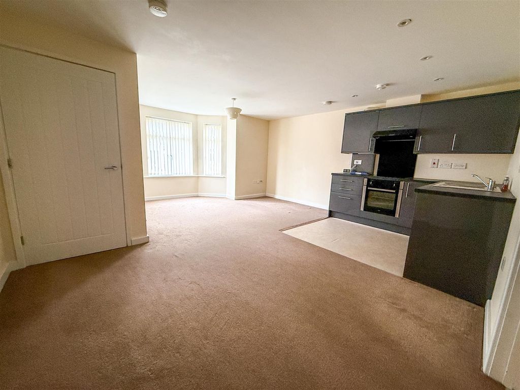 Property photo 2 of 14 Open Plan Lounge/Kichenette