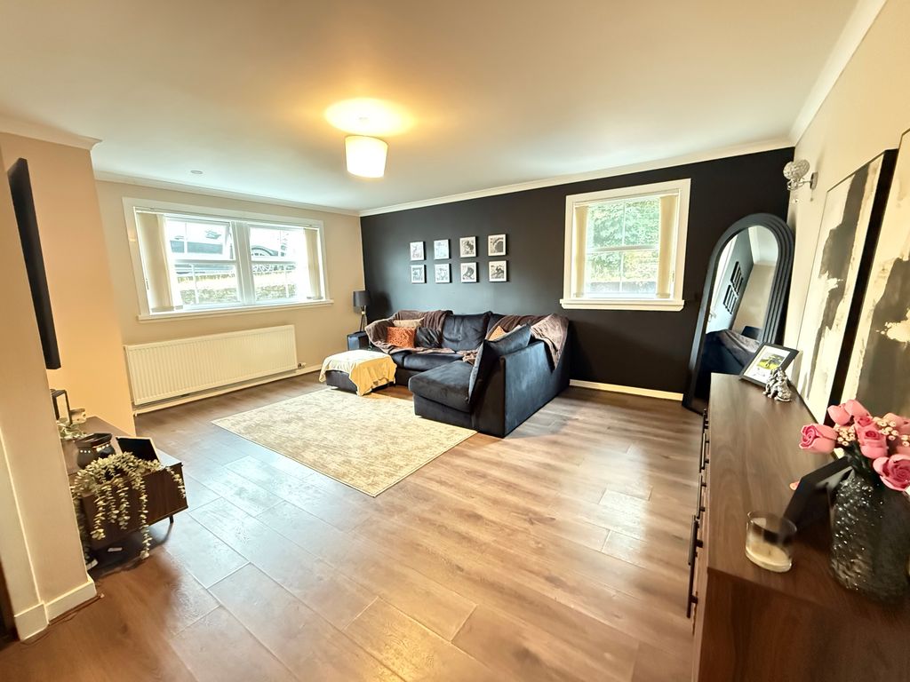 Property photo 3 of 6 Lounge