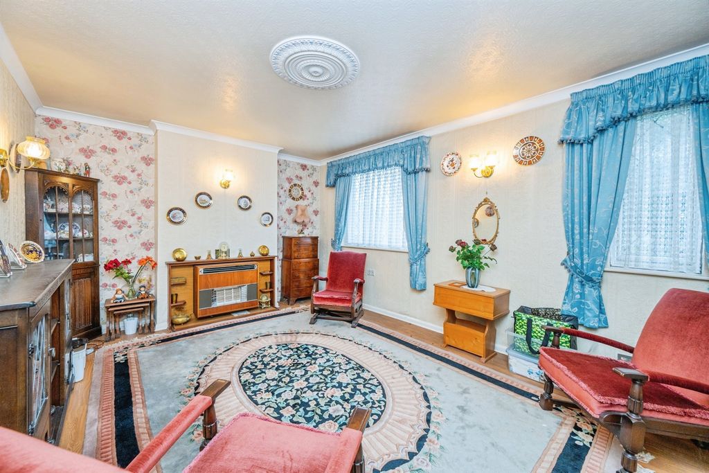 Property photo 2 of 21