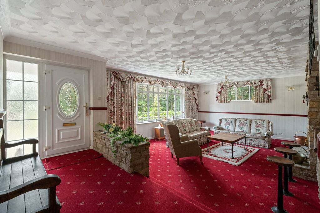 Property photo 2 of 28 Lounge