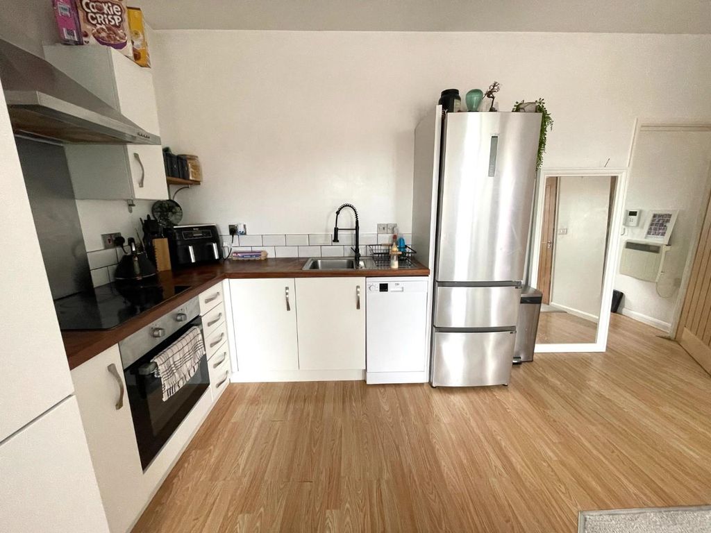 Property photo 2 of 11 Kitchen.Jpg