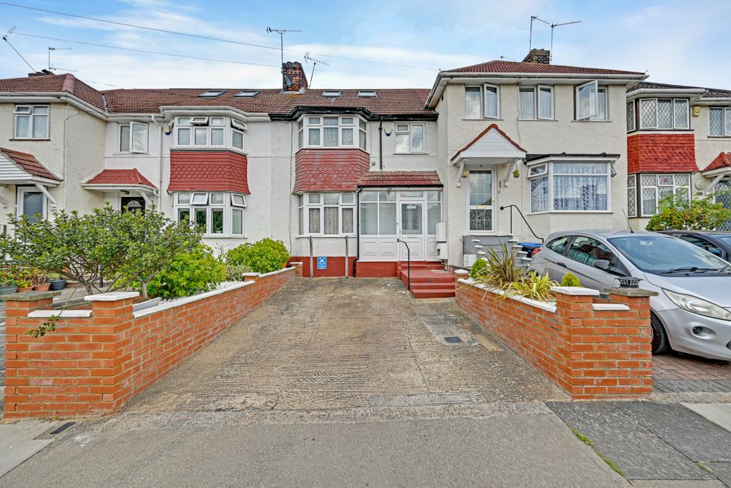 Property photo 1 of 16 5 Bedroom Mid-Terraced House