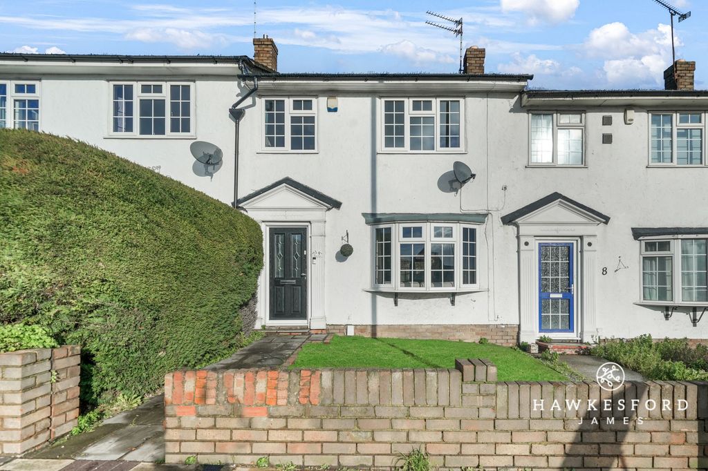 Property photo 1 of 13 Staple Close, Sittingbourne - Front