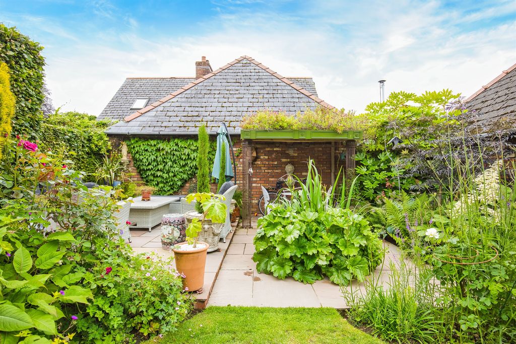 Property photo 3 of 33