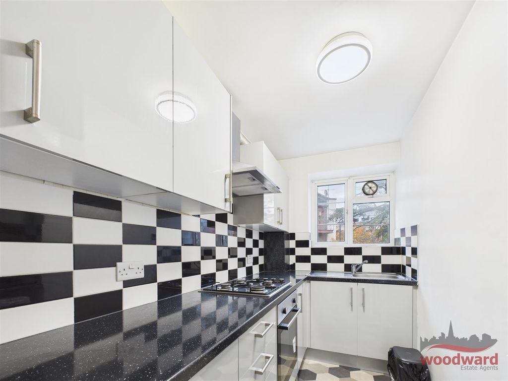 Property photo 2 of 16 Cam05267G0-Pr0147-Still009.Jpg