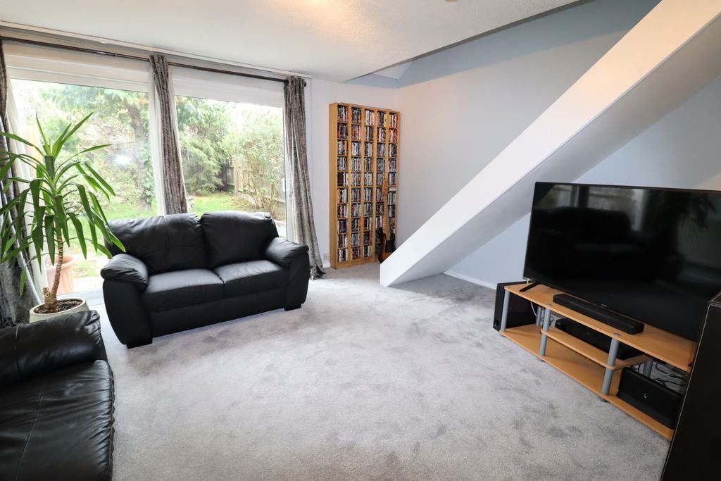 Property photo 2 of 12 Lounge