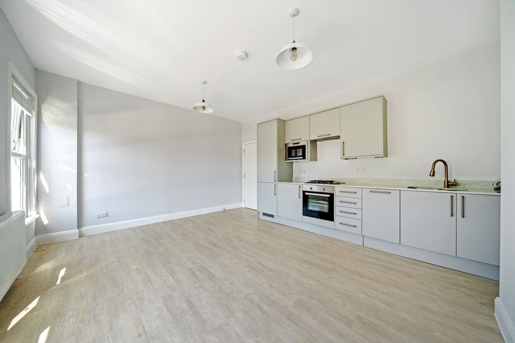 Property photo 2 of 15 1468056-3-6A17095...