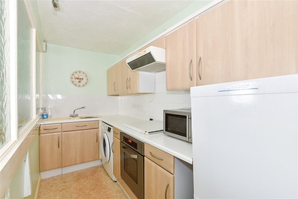 Property photo 2 of 10 Kitchen