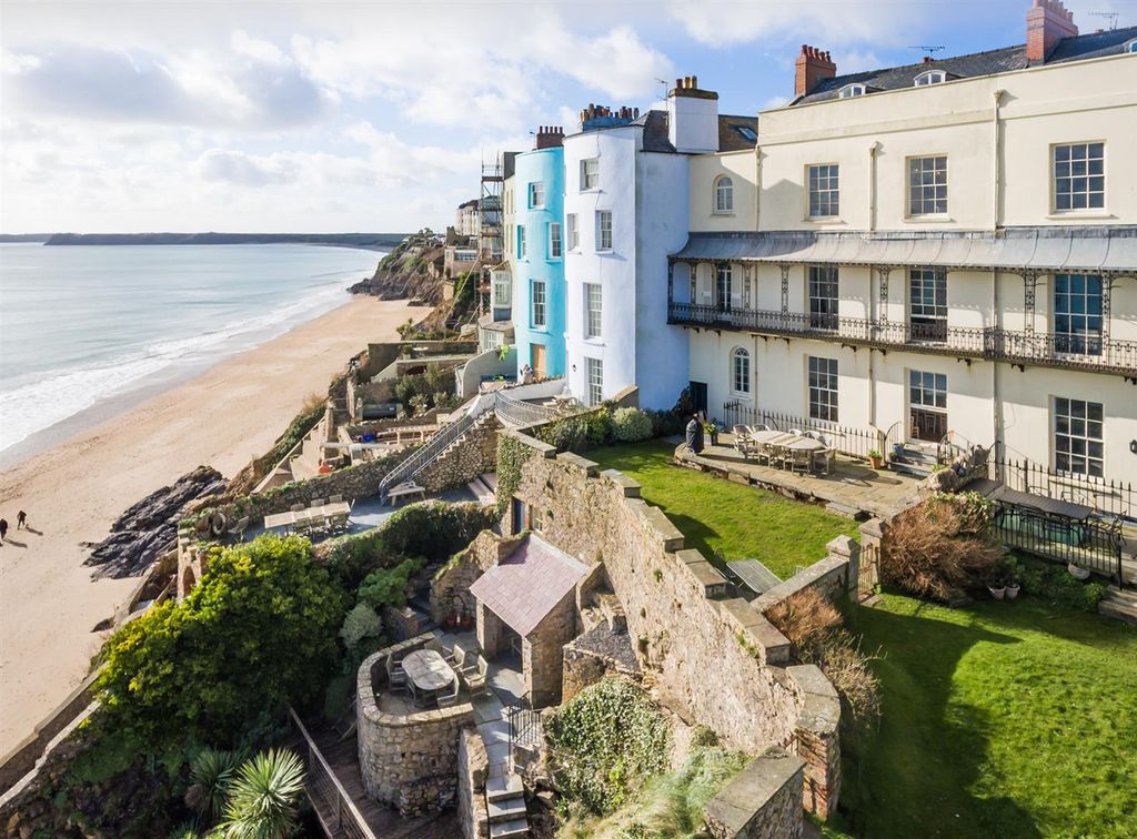 Property photo 3 of 39 St Catherines House Tenby -54.Jpg