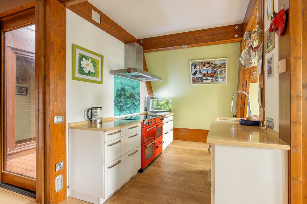 Property photo 3 of 20 Kitchen