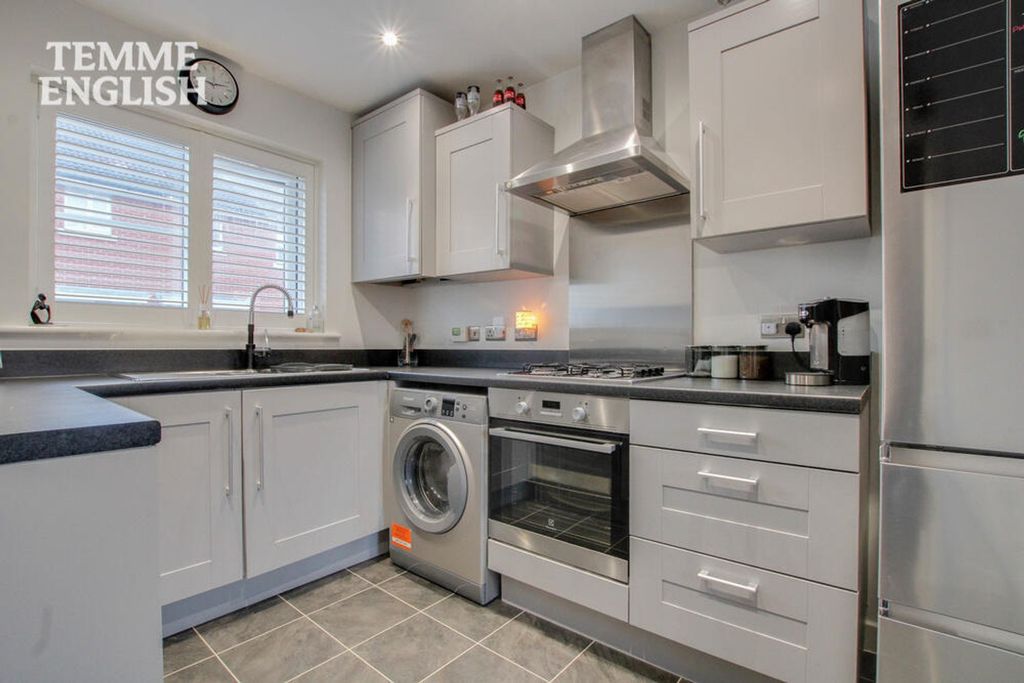 Property photo 2 of 27