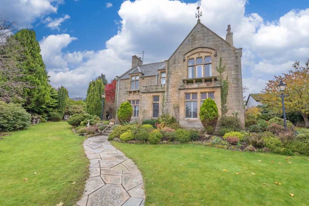 Property photo 1 of 30